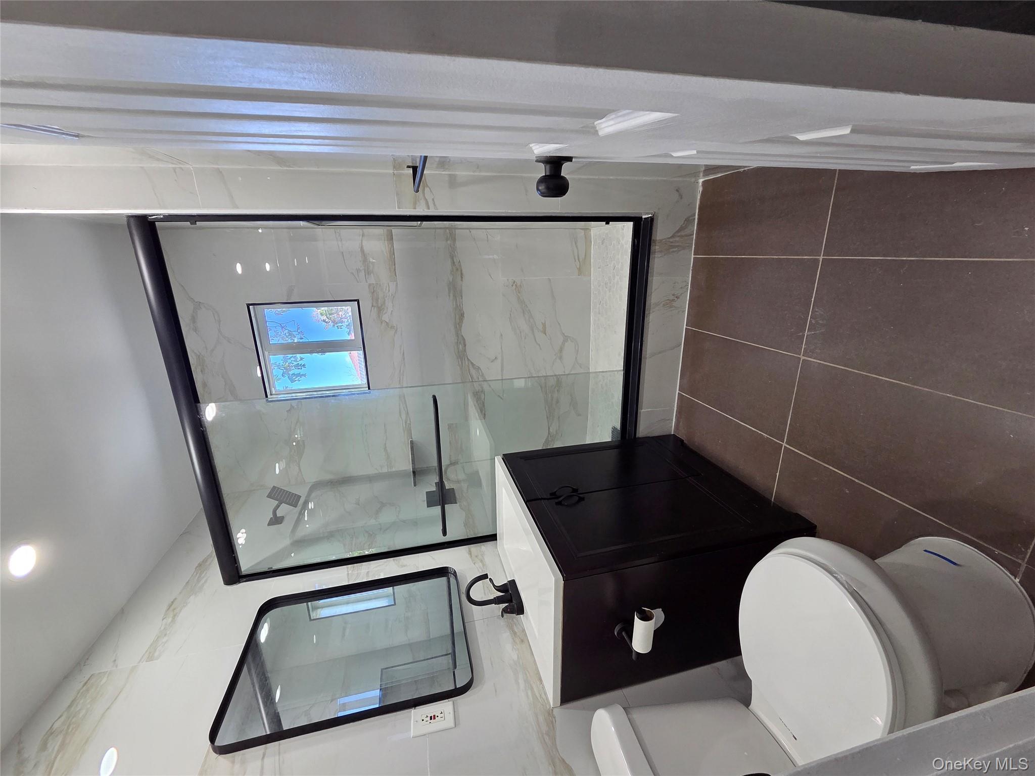 4160 Baychester Avenue Bronx, NY 10466 - Photo 15 of 24 a bathroom with a toilet sink and mirror