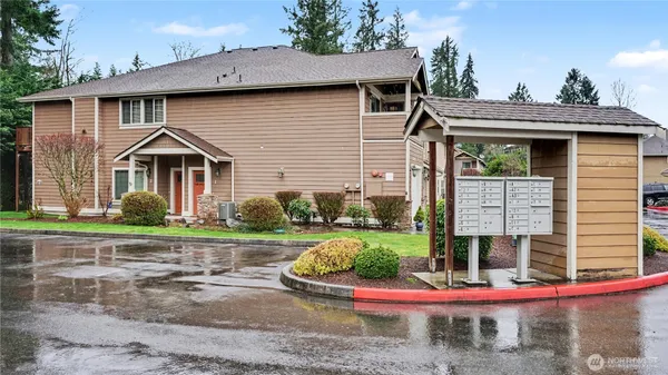 $2,550 | 21900 Southeast 242nd Street, Unit B1, Maple Valley, WA 98038
