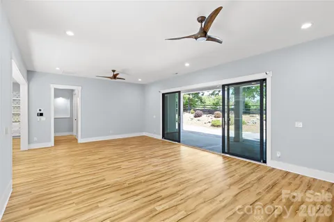 $925,000 | 2917 Lake Shore Road South, Denver, NC 28037