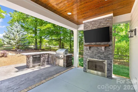 $925,000 | 2917 Lake Shore Road South, Denver, NC 28037
