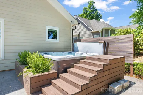 $925,000 | 2917 Lake Shore Road South, Denver, NC 28037