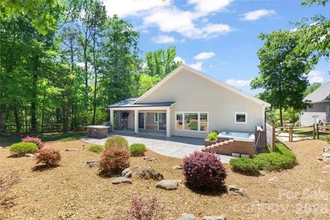 $925,000 | 2917 Lake Shore Road South, Denver, NC 28037