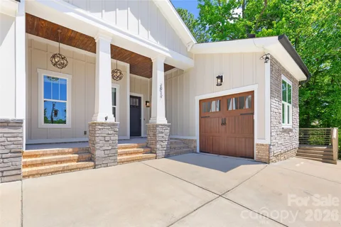 $899,999 | 2917 Lake Shore Road South, Denver, NC 28037
