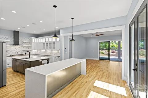 $925,000 | 2917 Lake Shore Road South, Denver, NC 28037