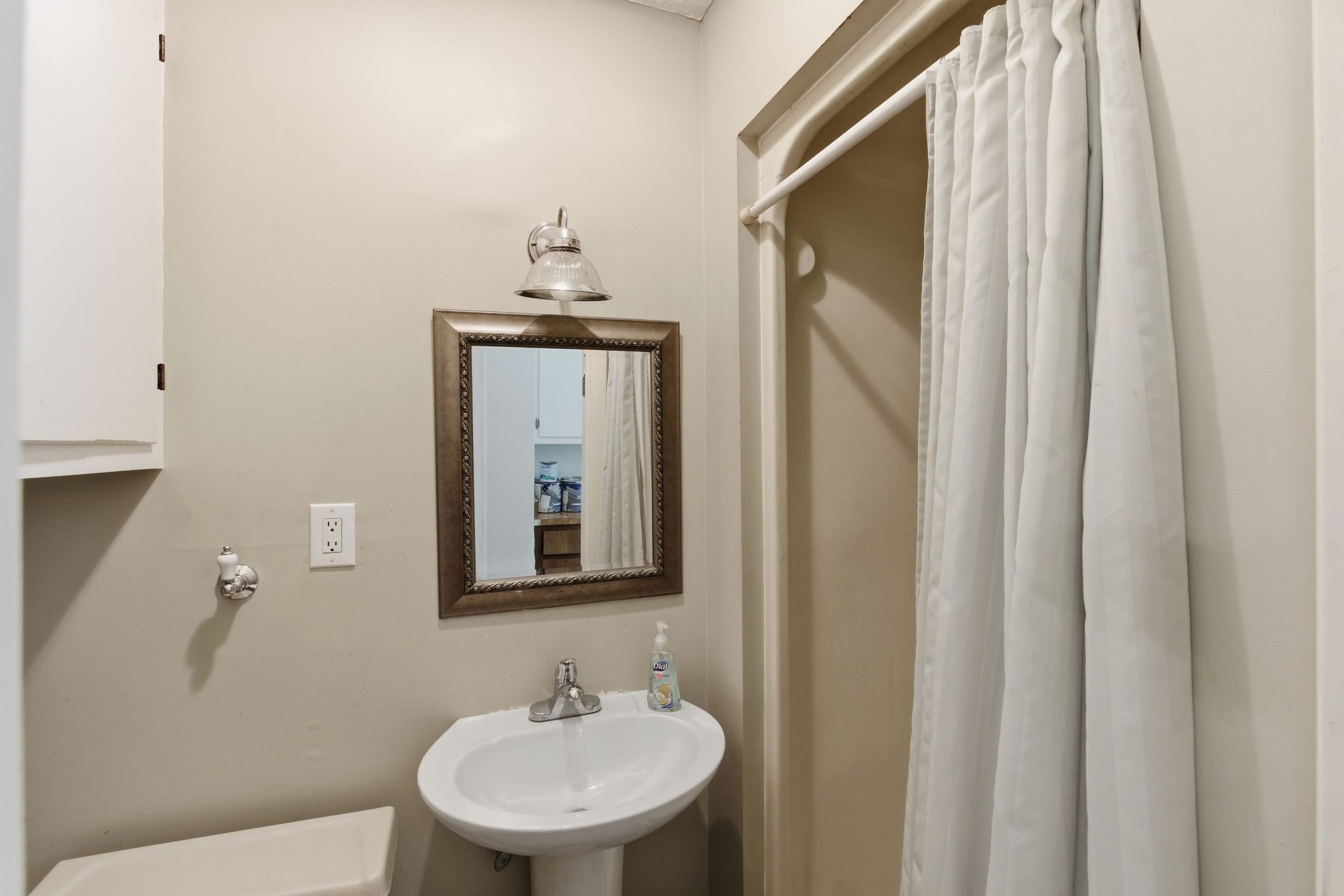 580 Defeated Creek Road Centerville, TN 37033 - Photo 26 of 71 a bathroom with a sink a mirror and a toilet
