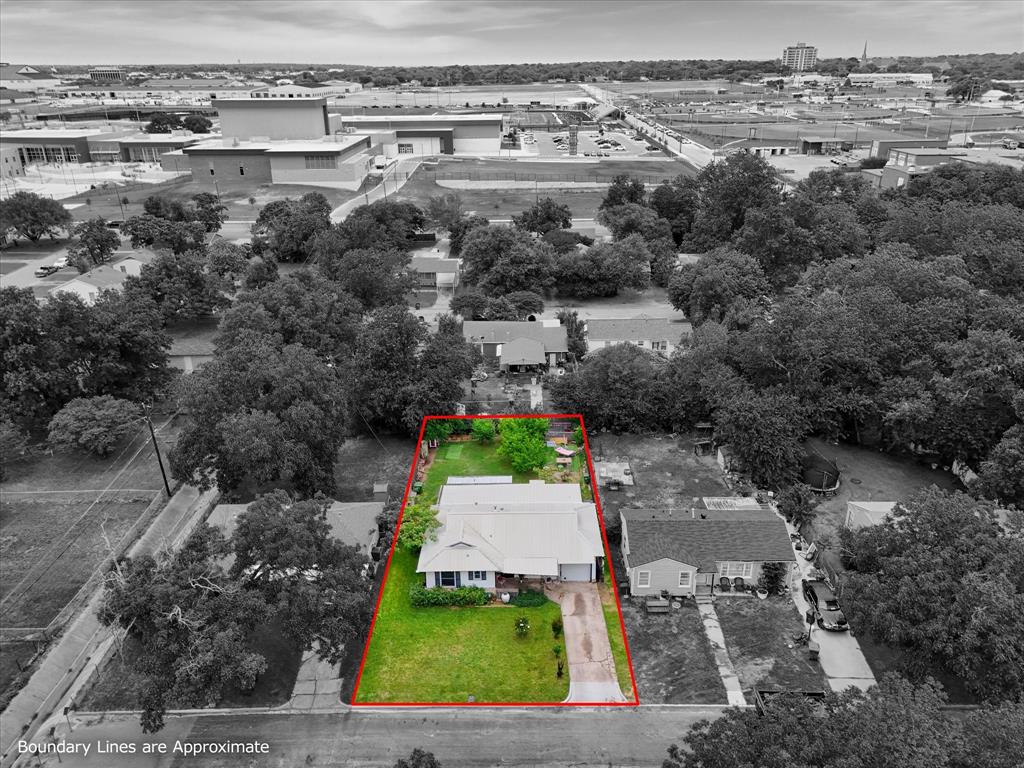 2004 North 40th Street Waco, TX 76707 - Photo 3 of 24