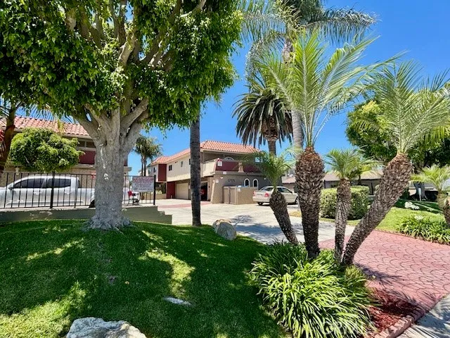 $3,795 | 17171 Elm Lane, Unit A, Huntington Beach, CA 92647