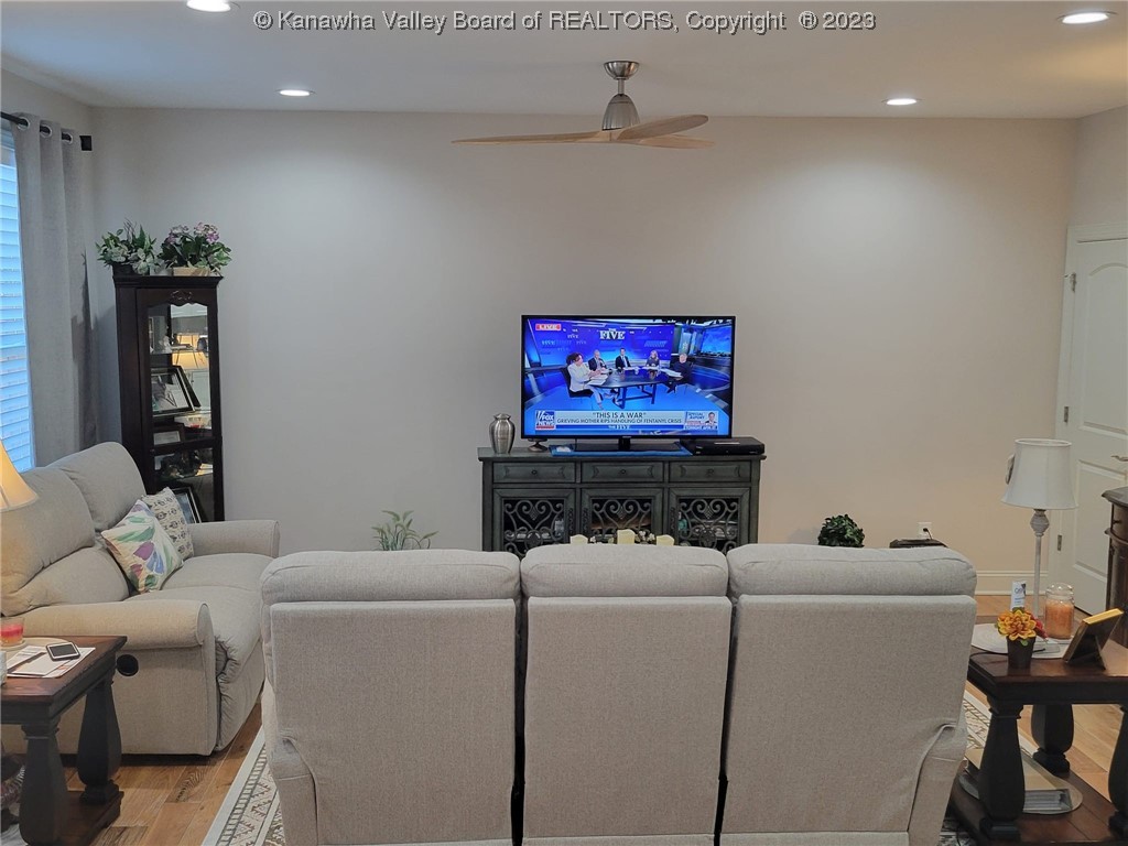 28 Residence Drive Winfield, WV 25213 - Photo 2 of 29 Gallery Image 2