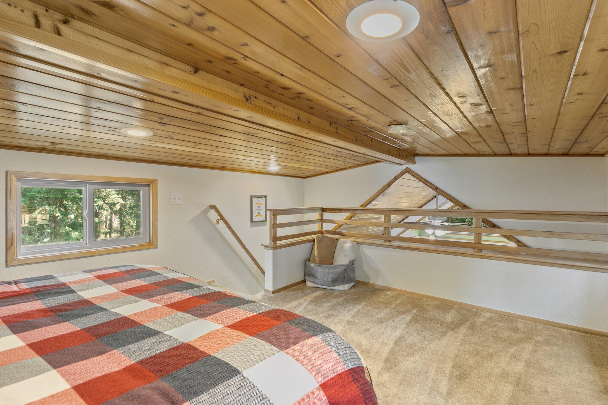 7979 Hyatt Prairie Road, Unit 49 Ashland, OR 97520 - Photo 20 of 30 Cabin 49 20