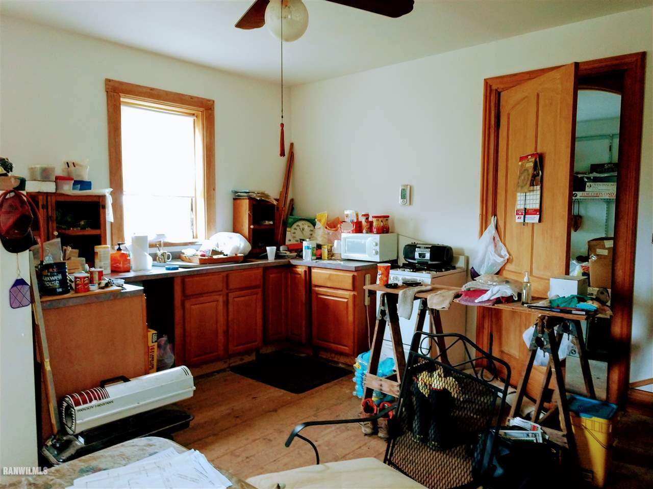 19129 Cyclone Ridge Road Mount Carroll, IL 61053 - Photo 15 of 33 a room with musical instruments