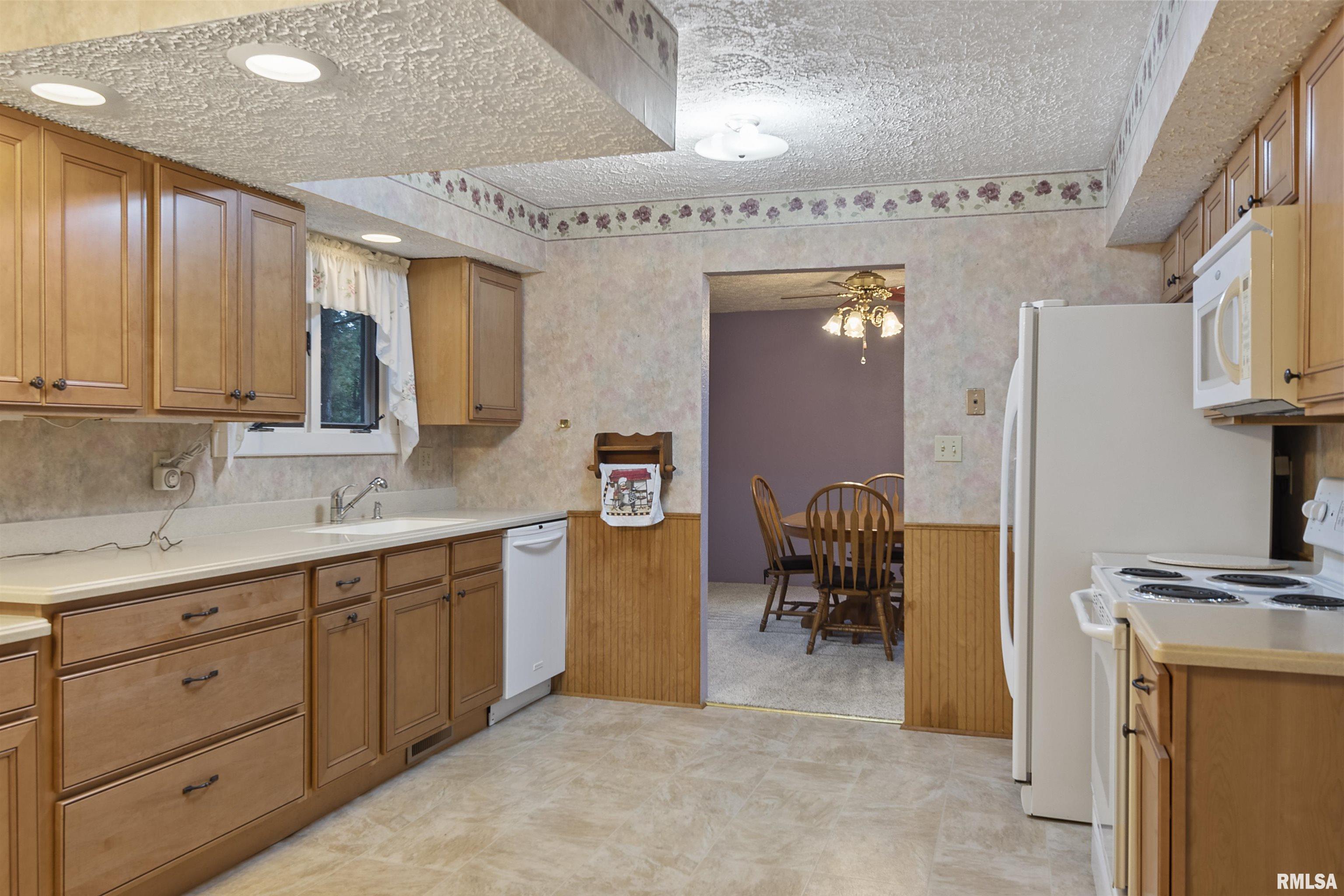 2221 West Rd Drive Springfield, IL 62711 - Photo 14 of 40