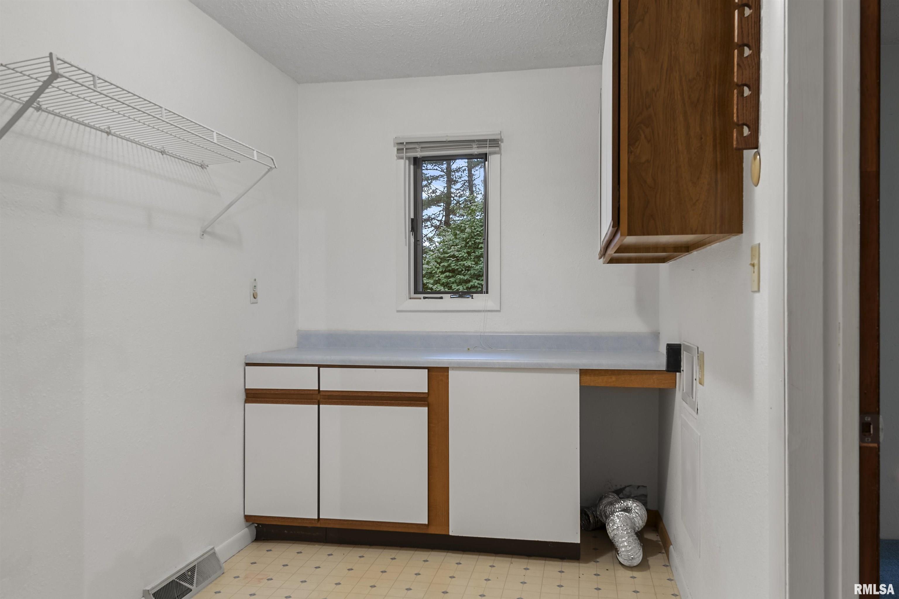 2221 West Rd Drive Springfield, IL 62711 - Photo 21 of 40