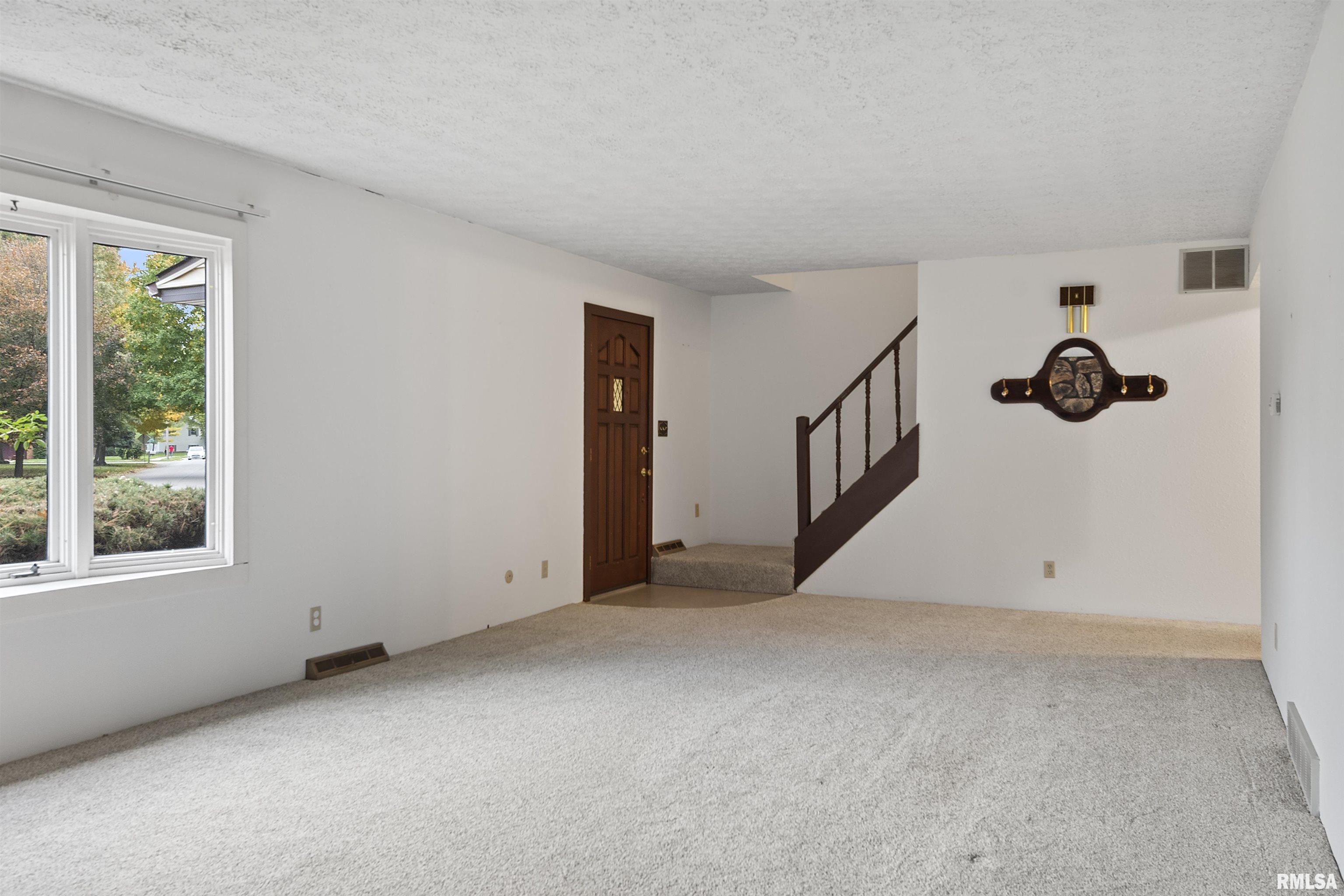 2221 West Rd Drive Springfield, IL 62711 - Photo 6 of 40