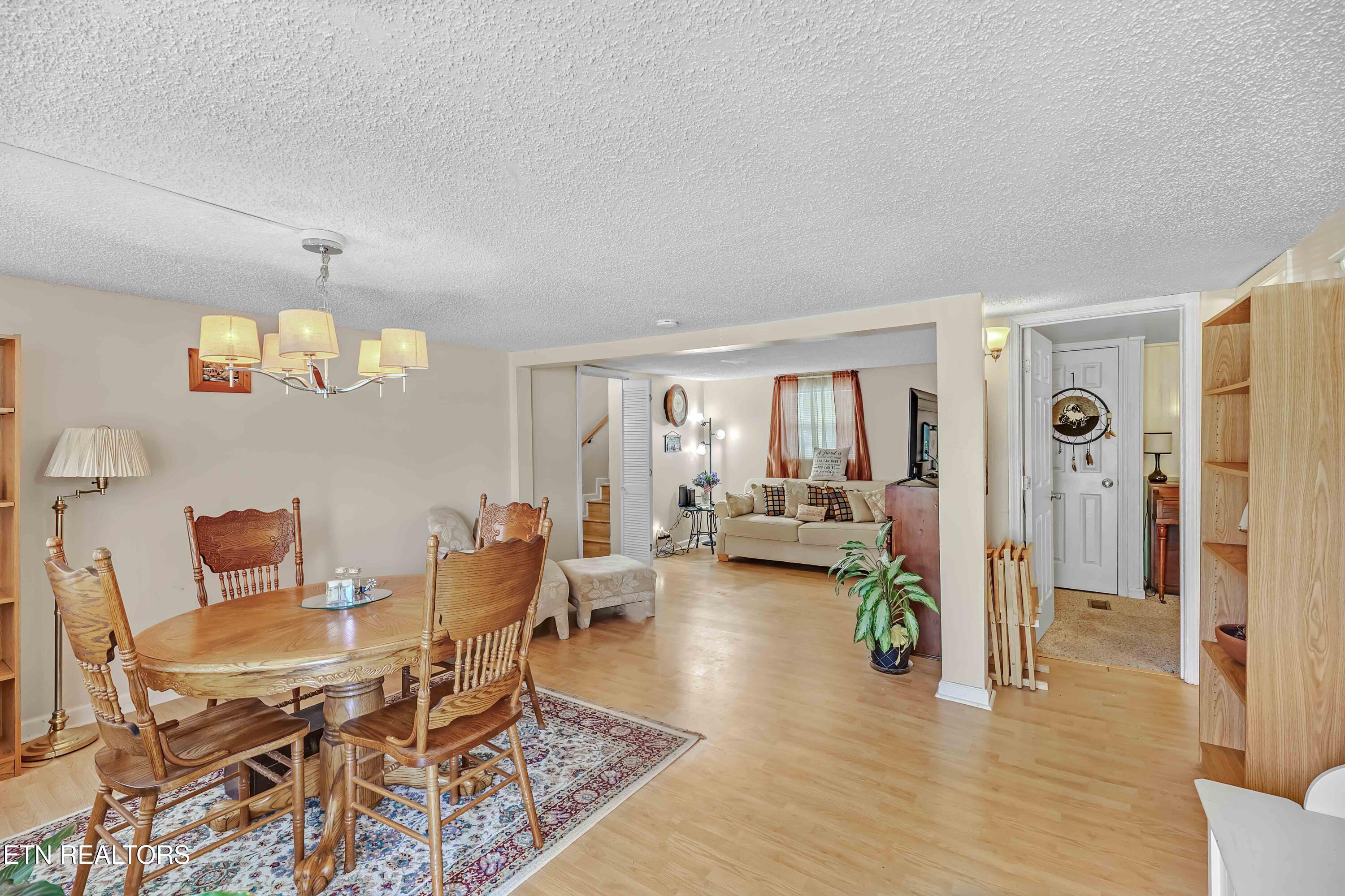958 West Hunt Road Alcoa, TN 37701 - Photo 9 of 47 living room/dining room