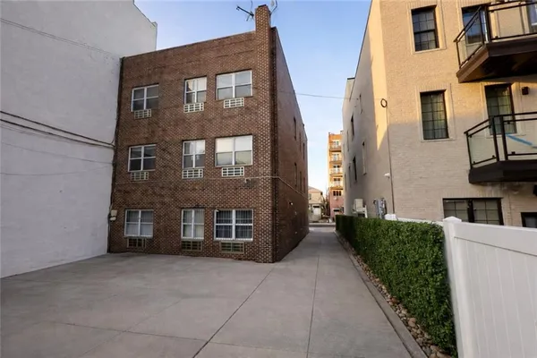 $669,999 | 140 Avenue O, Unit 2RR | Bensonhurst
