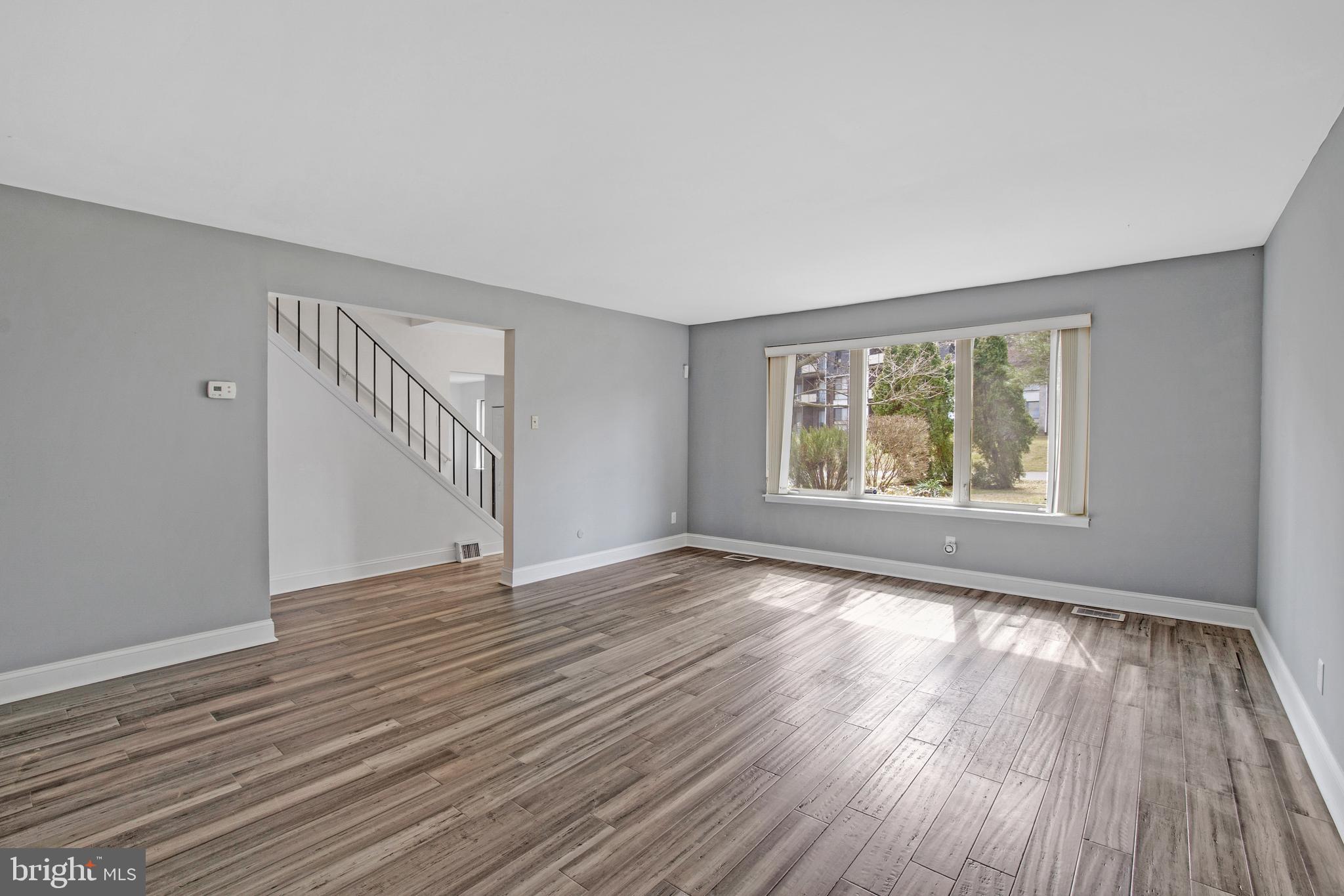 8551 Old Line Road Philadelphia, PA 19128 - Photo 2 of 12 LIVING ROOM
