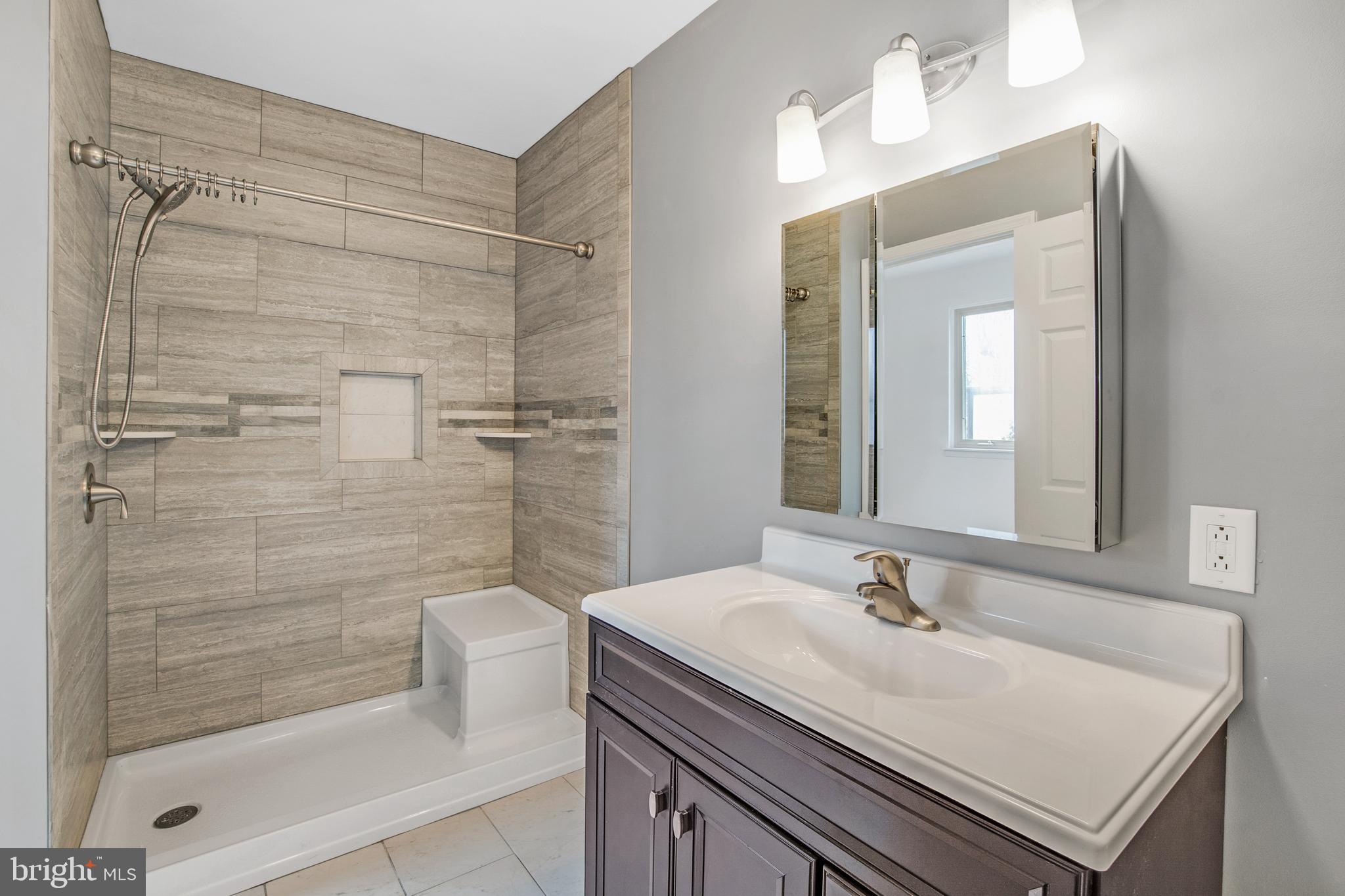8551 Old Line Road Philadelphia, PA 19128 - Photo 11 of 12 MASTER BATH
