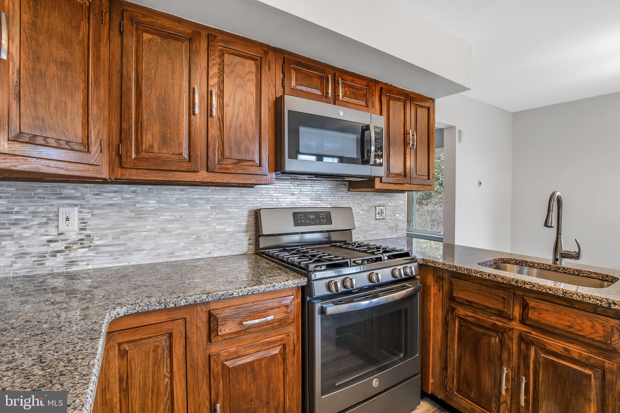 8551 Old Line Road Philadelphia, PA 19128 - Photo 4 of 12 KITCHEN