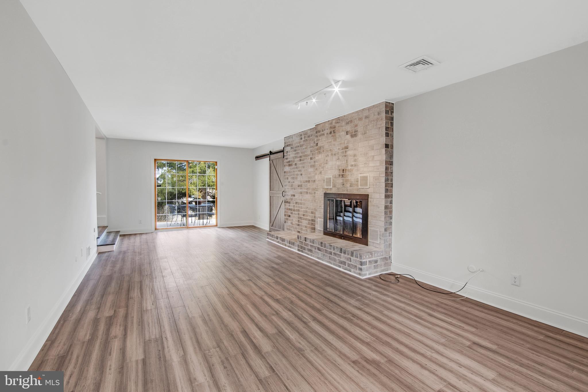 8551 Old Line Road Philadelphia, PA 19128 - Photo 6 of 12 FAMILY ROOM