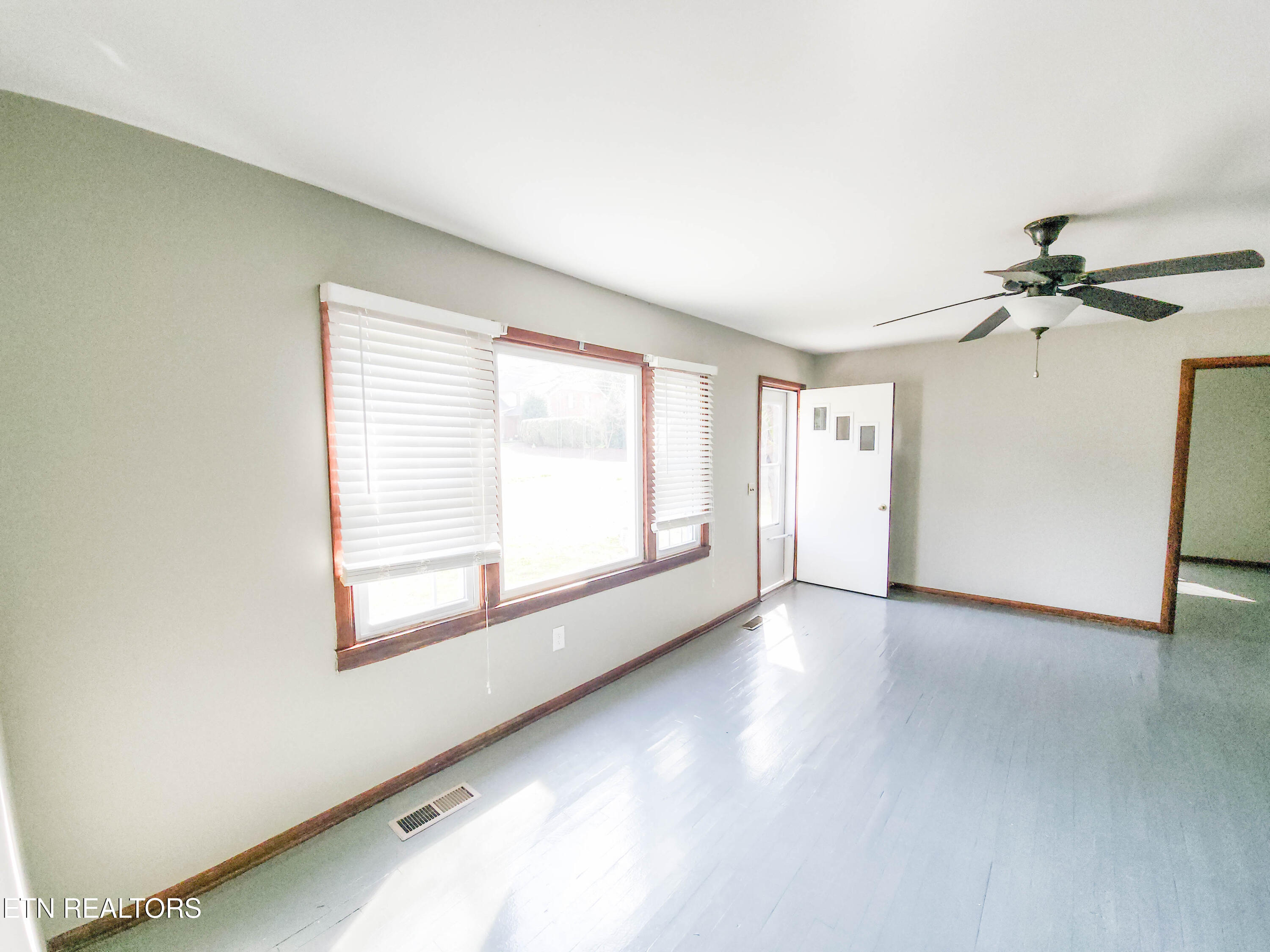 4127-4129 Crippen Road Knoxville, TN 37918 - Photo 11 of 41 crippen house living2