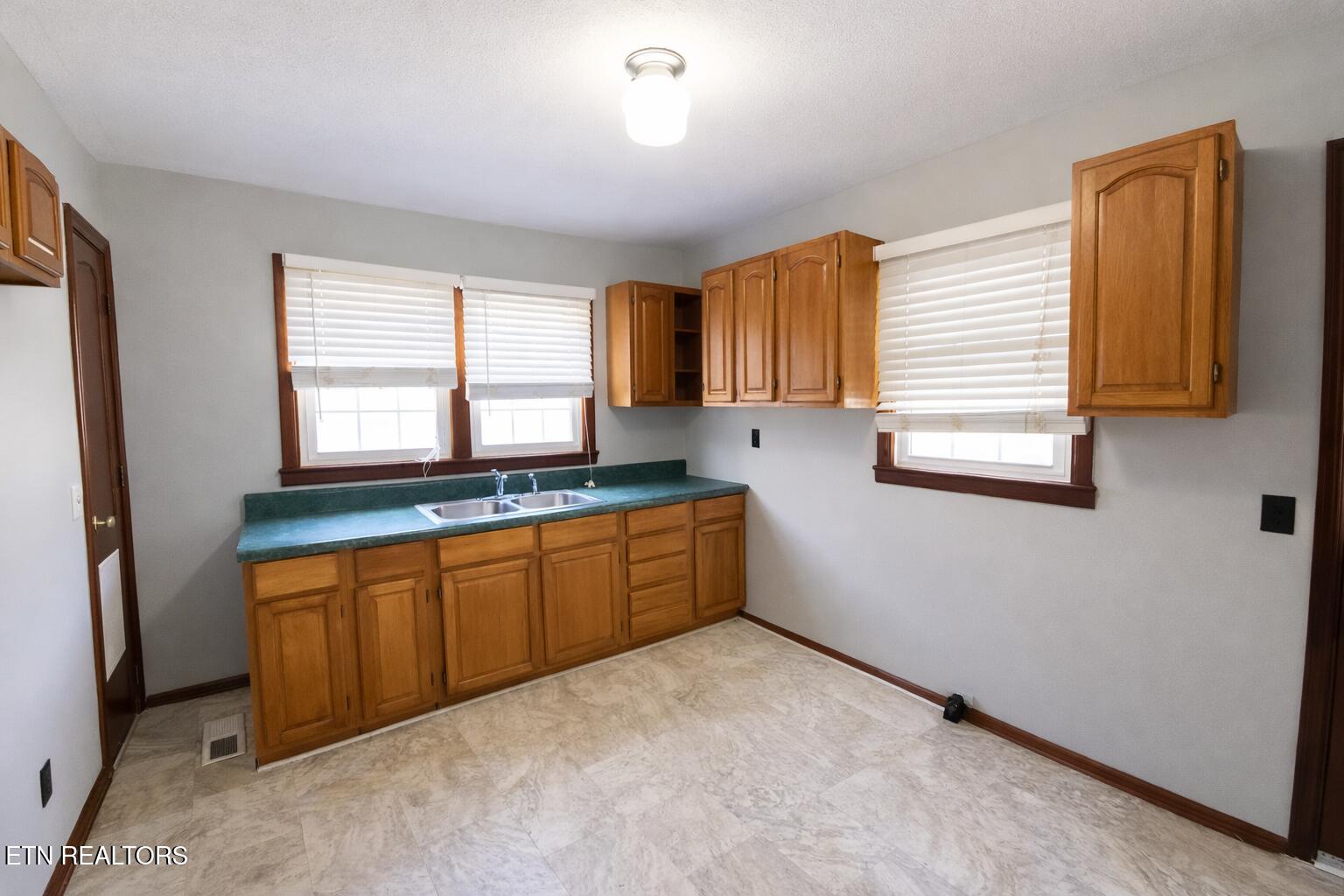 4127-4129 Crippen Road Knoxville, TN 37918 - Photo 12 of 41 1000039823