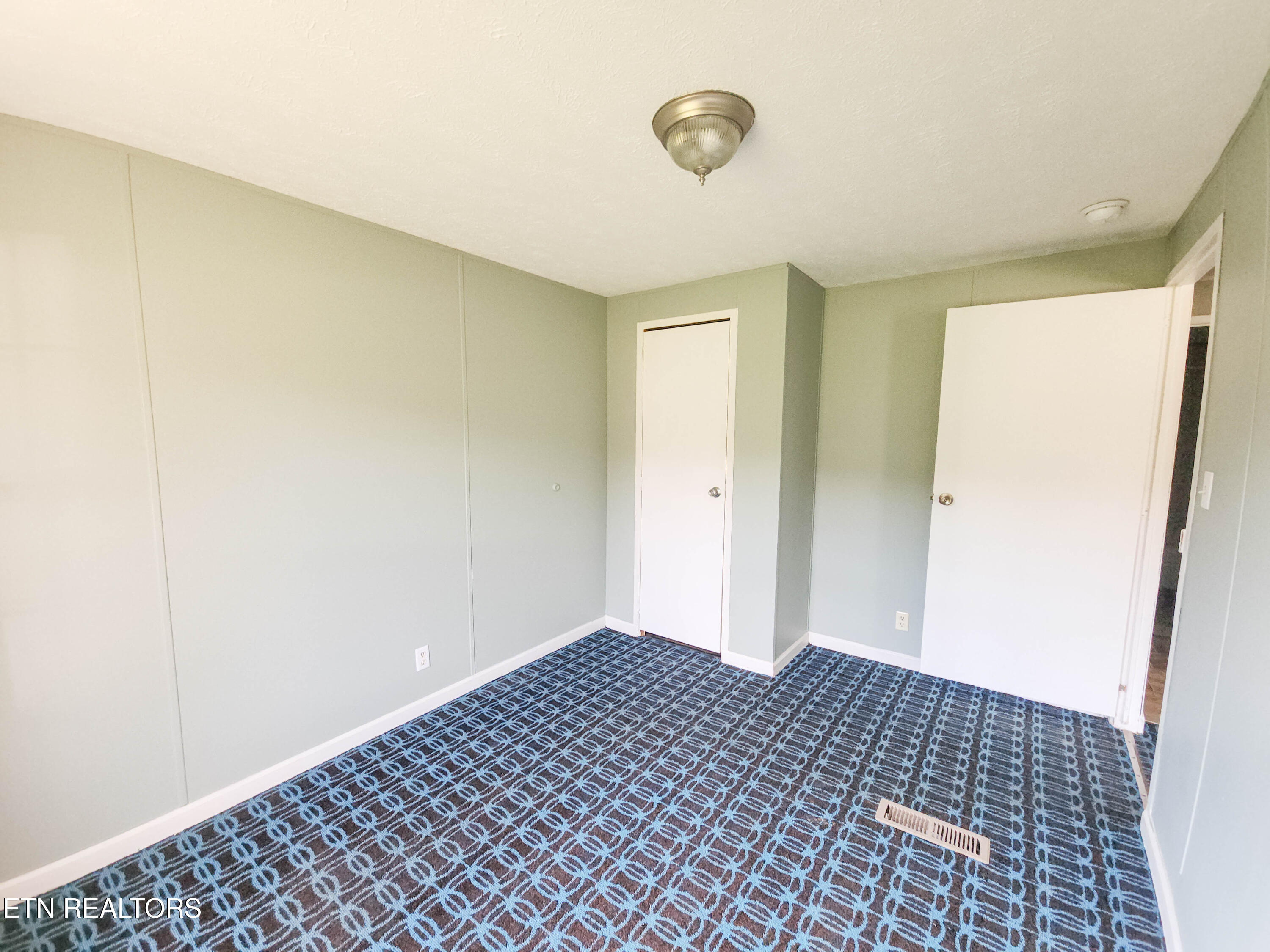 4127-4129 Crippen Road Knoxville, TN 37918 - Photo 33 of 41 crippen mobile br3