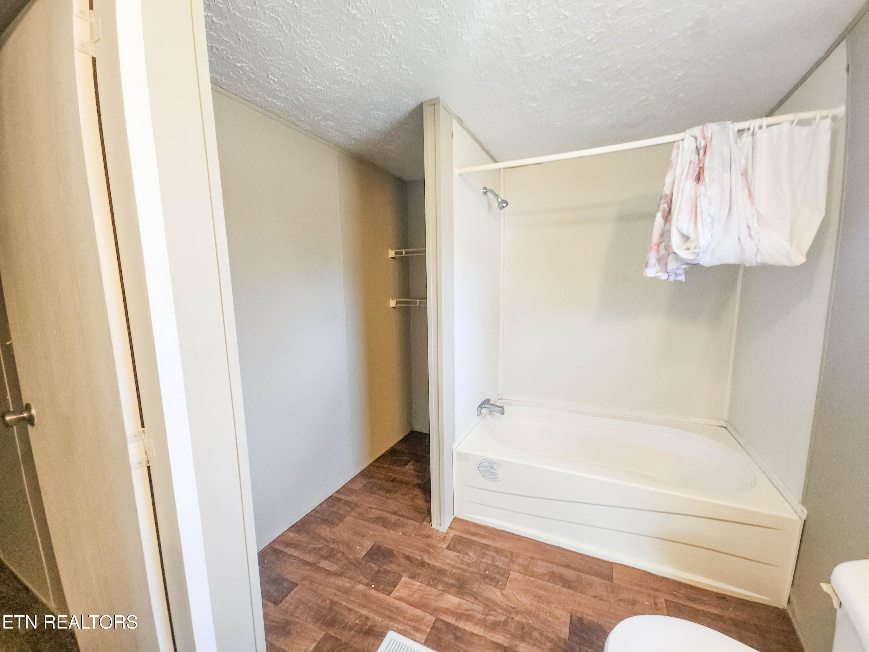 4127-4129 Crippen Road Knoxville, TN 37918 - Photo 38 of 41 crippen mobile ba1 tub