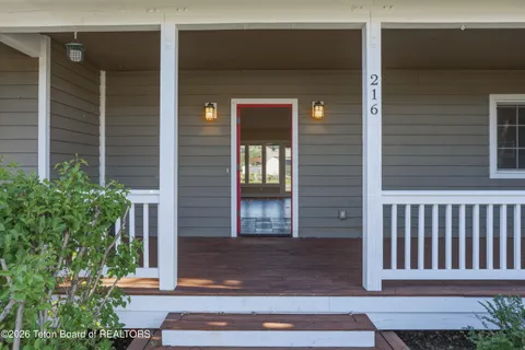 $865,000 | 216 Columbine Street, Alpine, WY 83128