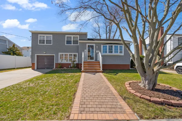 $700,000 | 572 South Bayview Avenue, Freeport, NY 11520