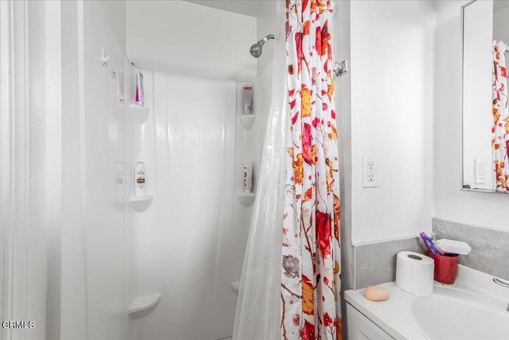 970 Laurel Street West Oxnard, CA 93033 - Photo 12 of 40 a bathroom with a sink and toilet