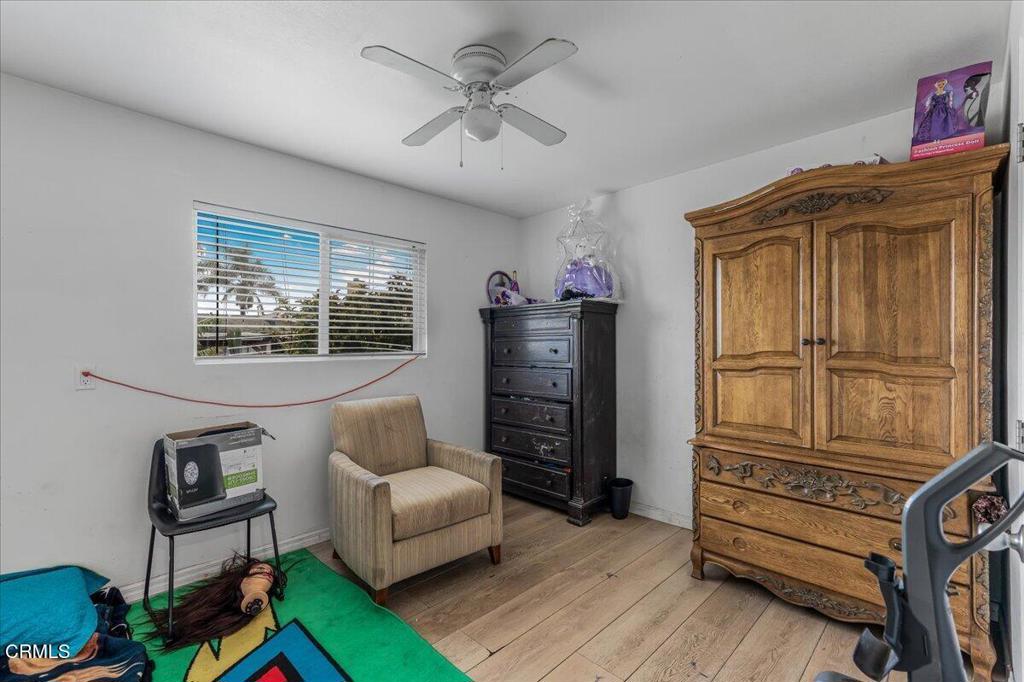 970 Laurel Street West Oxnard, CA 93033 - Photo 24 of 40 a living room with furniture and a window