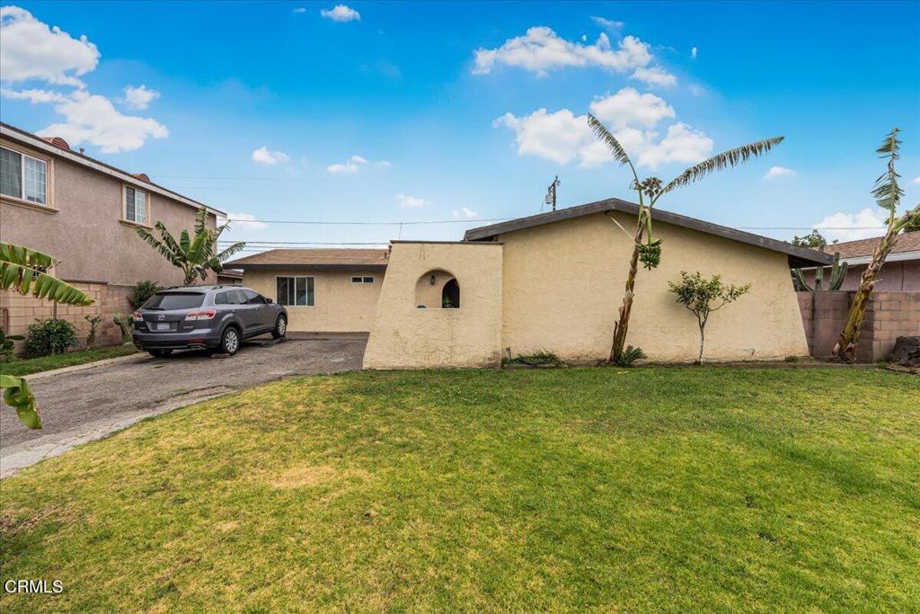 970 Laurel Street West Oxnard, CA 93033 - Photo 26 of 40 a house view with a backyard space