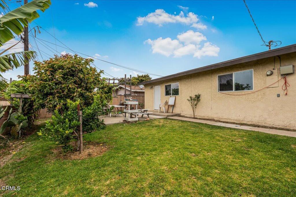 970 Laurel Street West Oxnard, CA 93033 - Photo 27 of 40 a view of a backyard with plants and a patio
