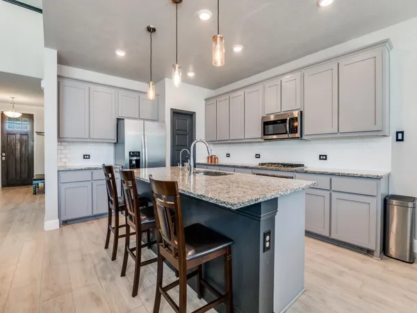 $479,500 | 1232 Rushmore Drive, Burleson, TX 76028