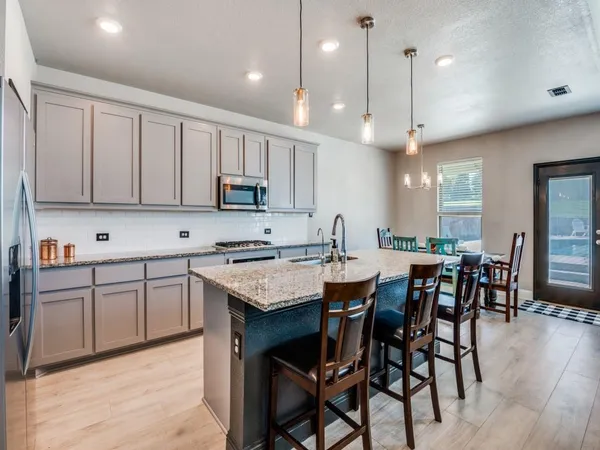 $479,500 | 1232 Rushmore Drive, Burleson, TX 76028