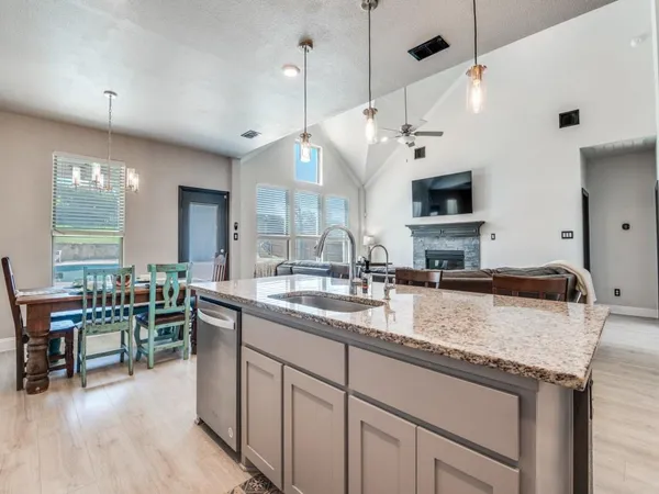 $479,500 | 1232 Rushmore Drive, Burleson, TX 76028
