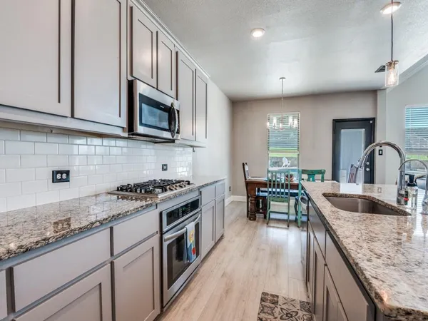 $479,500 | 1232 Rushmore Drive, Burleson, TX 76028