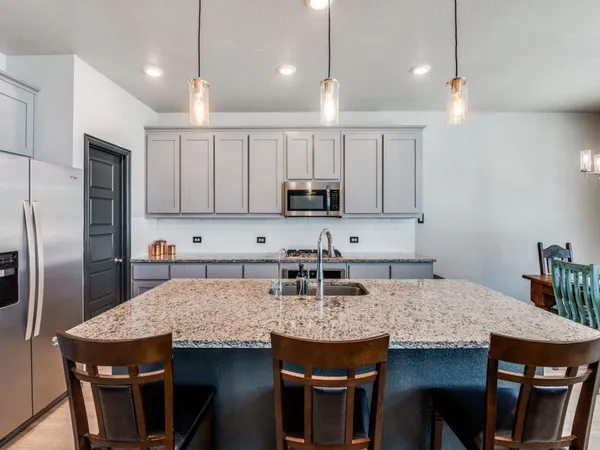 $479,500 | 1232 Rushmore Drive, Burleson, TX 76028