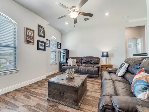$479,500 | 1232 Rushmore Drive, Burleson, TX 76028