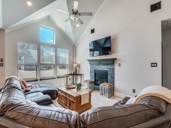 $479,500 | 1232 Rushmore Drive, Burleson, TX 76028