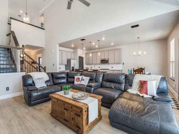 $479,500 | 1232 Rushmore Drive, Burleson, TX 76028