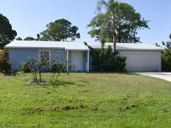 $2,300 | 582 Northwest Sherbrooke Avenue, Port St. Lucie, FL 34983