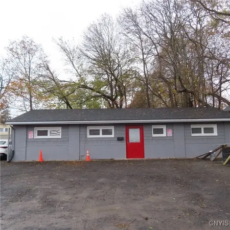 $2,100 | 4449 East Genesee Street, DeWitt, NY 13214