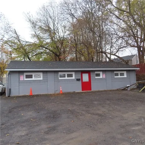 $2,100 | 4449 East Genesee Street, DeWitt, NY 13214