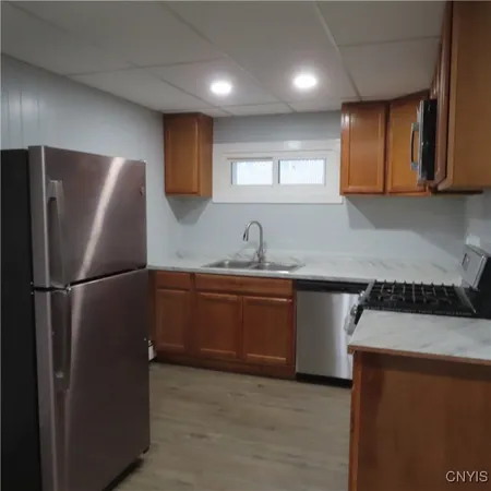 $2,100 | 4449 East Genesee Street, DeWitt, NY 13214