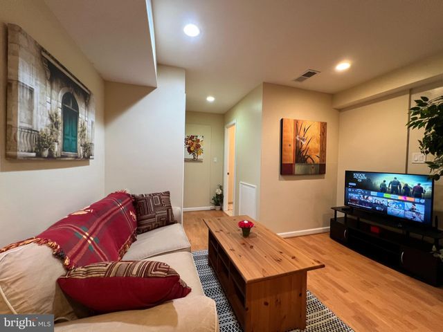 $1,300,000 | 1919 Dundee Road, Rockville, MD 20850