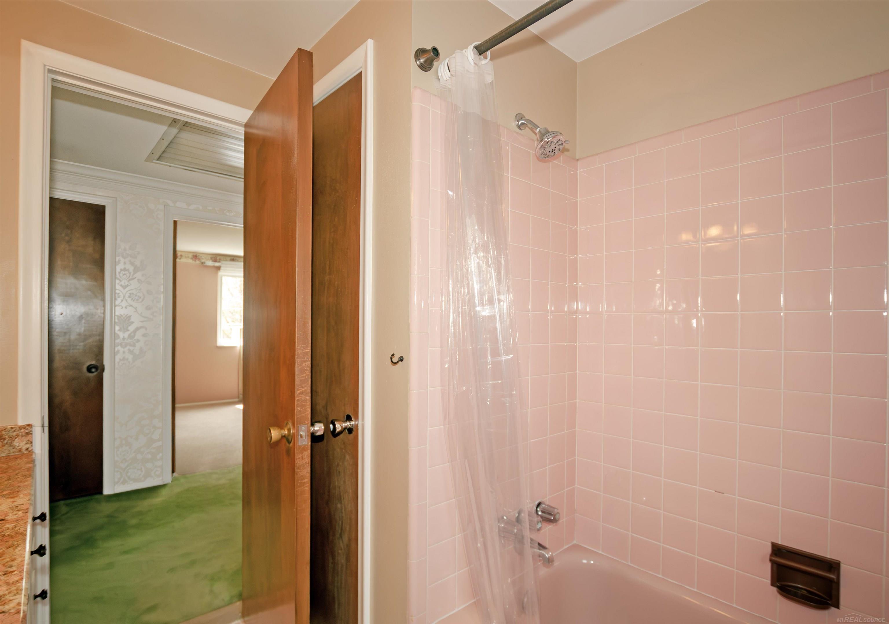 1010 Canterbury Road Grosse Pointe Woods, MI 48236 - Photo 49 of 65