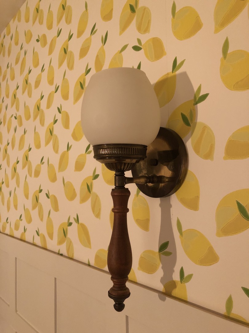 32-w028 Army Trail Road Wayne, IL 60184 - Photo 37 of 39 a close view of bathroom