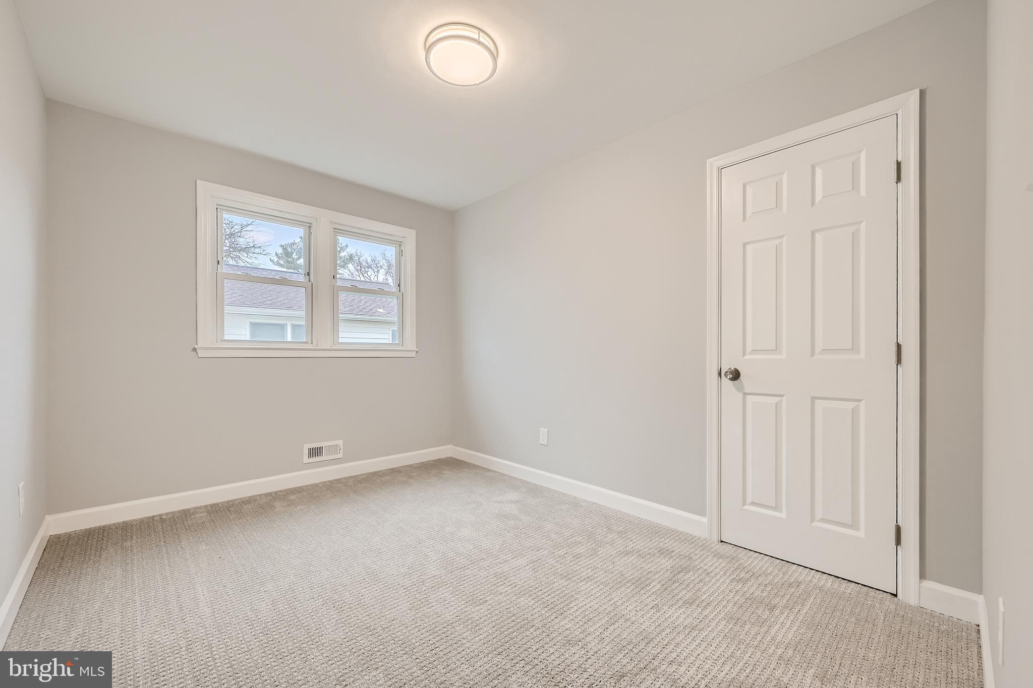 8703 Ashford Road Parkville, MD 21234 - Photo 16 of 27