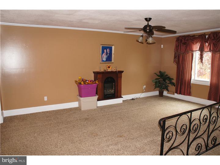 30 Homestead Road Stratford, NJ 08084 - Photo 6 of 25 Living Room